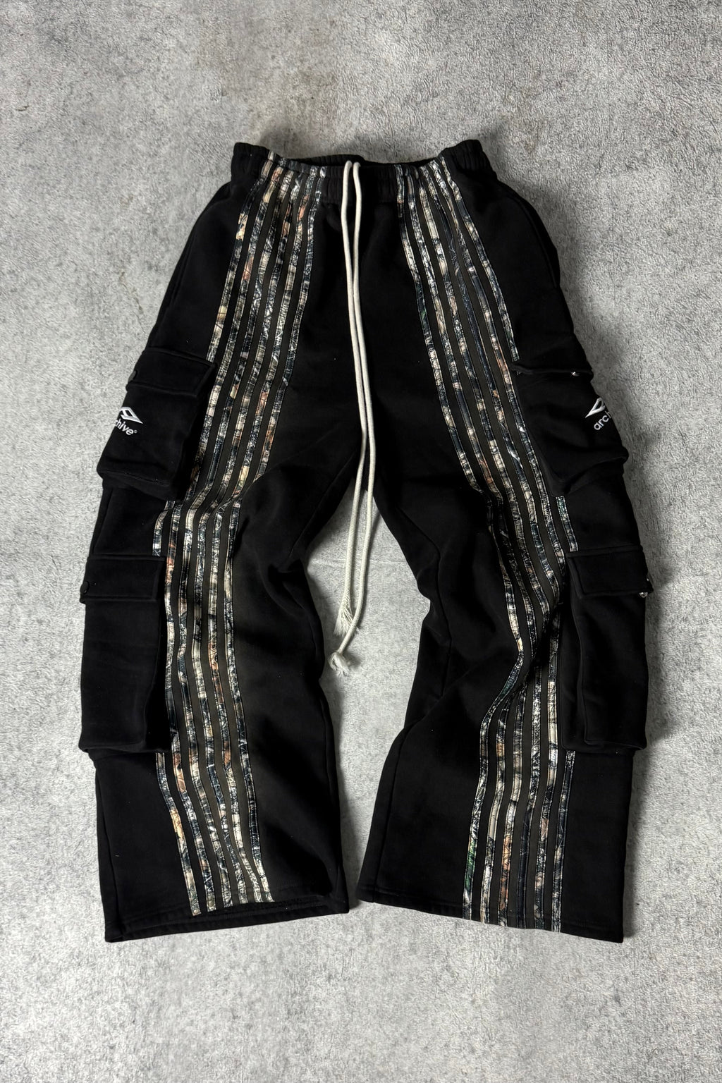 Archive Hunter Cargo Stripe Sweatpants – Camo Black
