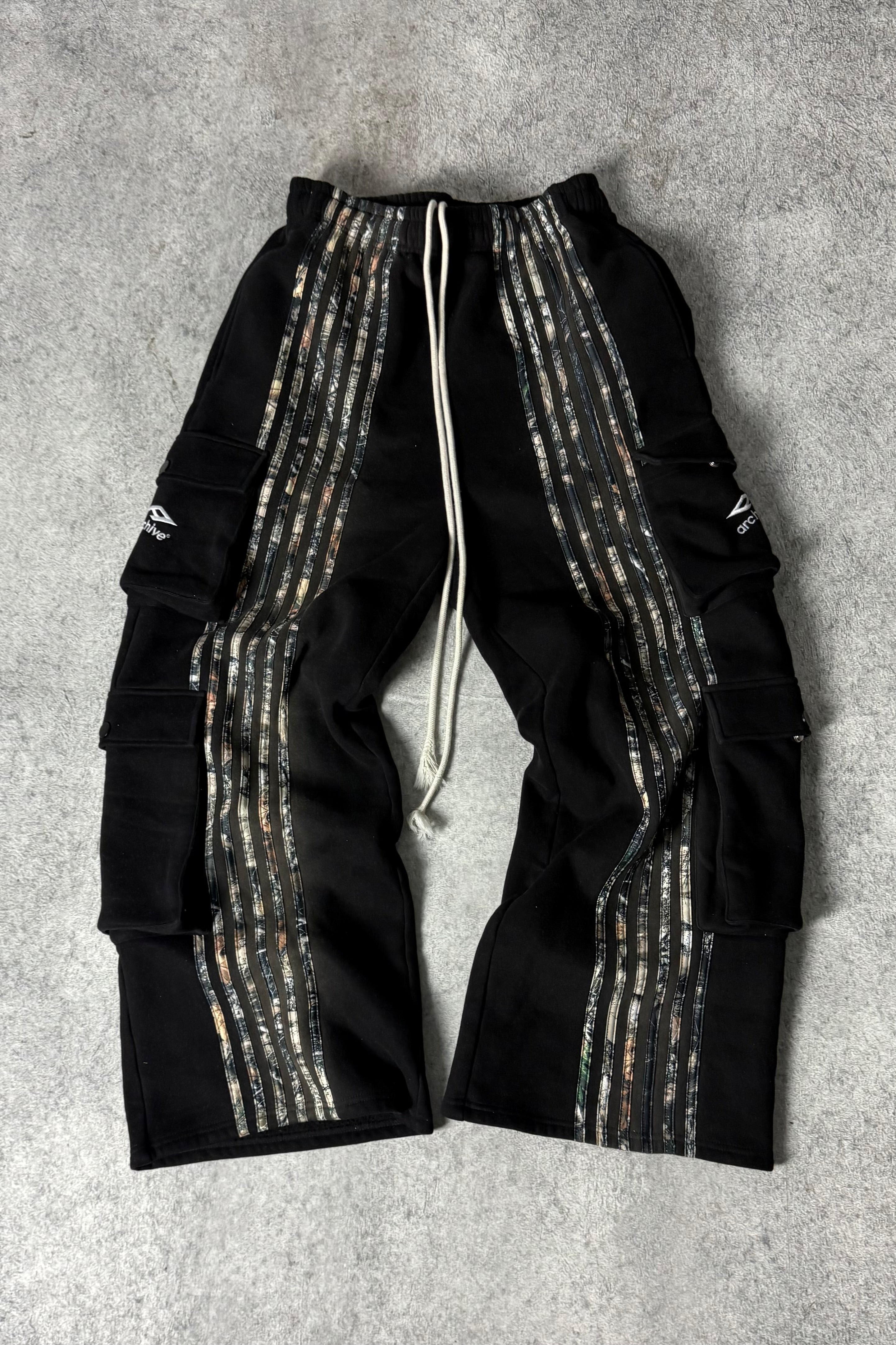 Archive Hunter Cargo Stripe Sweatpants – Camo Black
