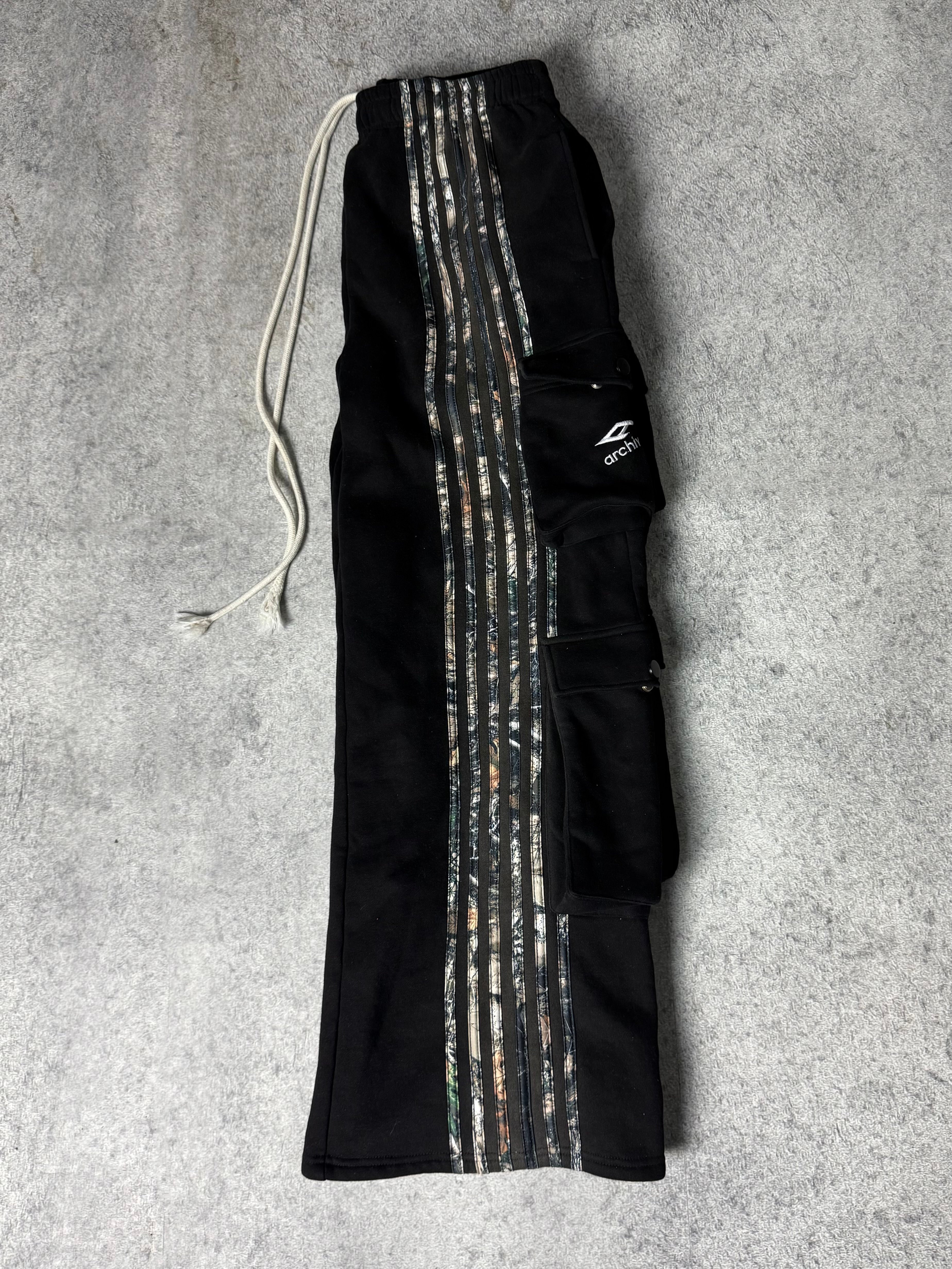 Archive Hunter Cargo Stripe Sweatpants – Camo Black