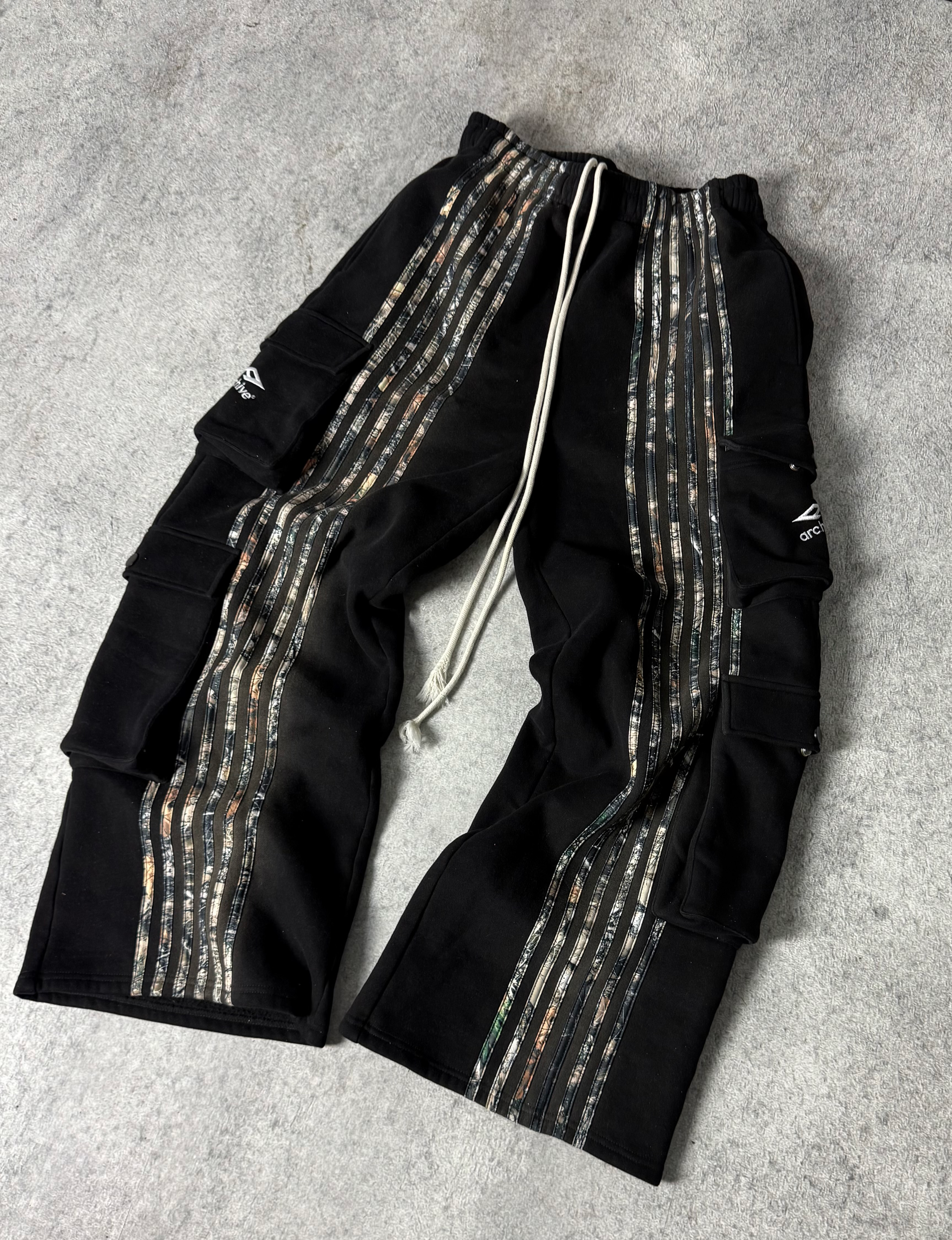 Archive Hunter Cargo Stripe Sweatpants – Camo Black