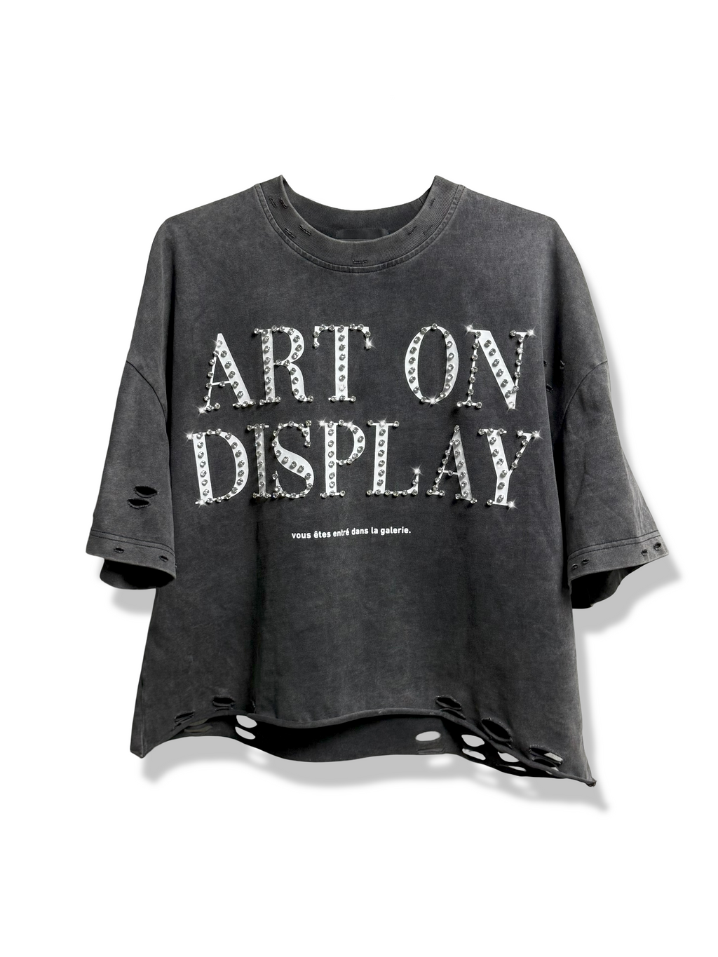 "ART ON DISPLAY" RHINESTONE DISTRESSTED TEE